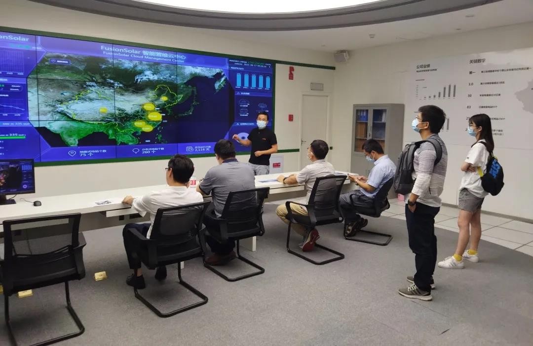 浙江大学新能源研究中心一行莅临william威廉中文官网海宁集控中心